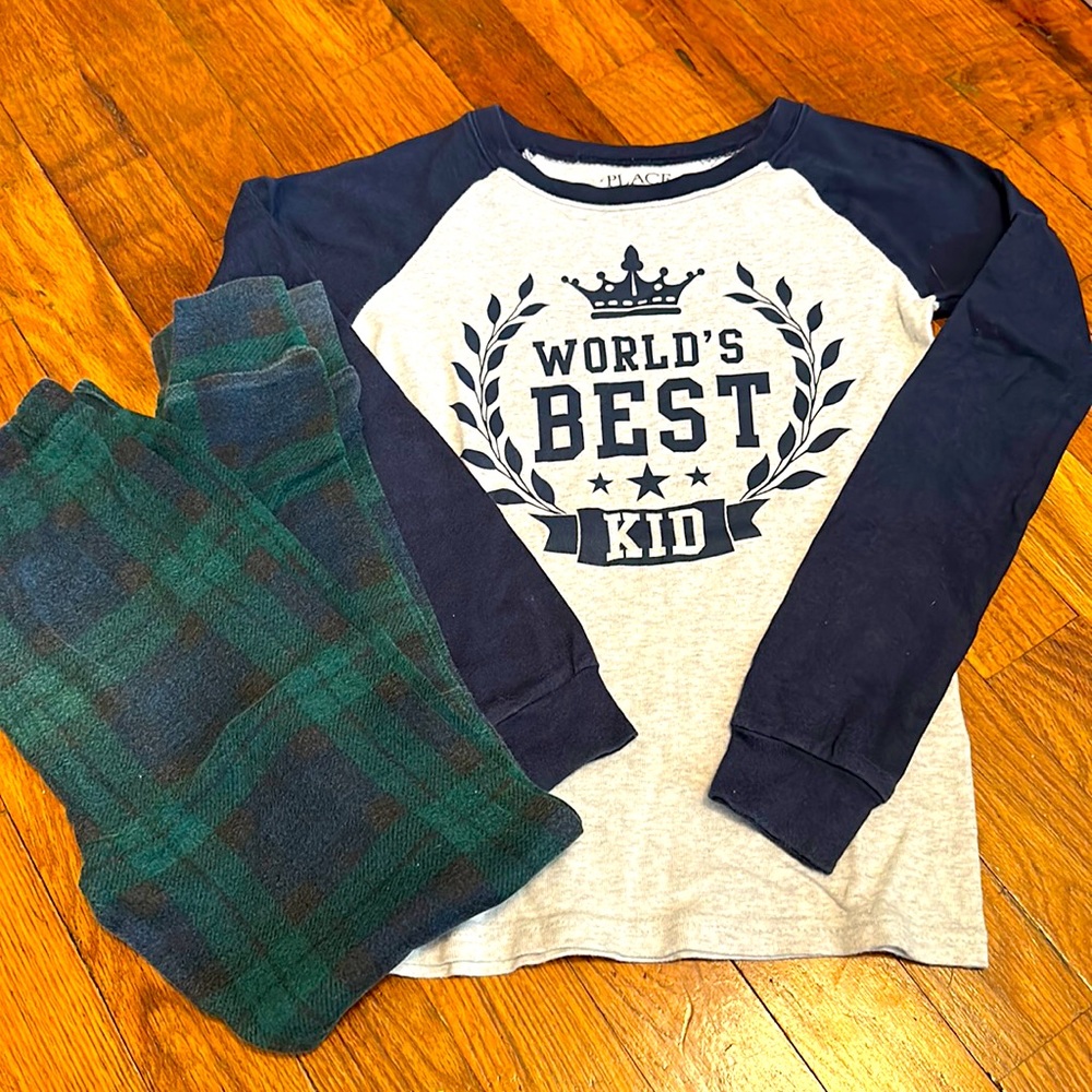 Childrens place green tartan “worlds best kid” pj set. Size 8
